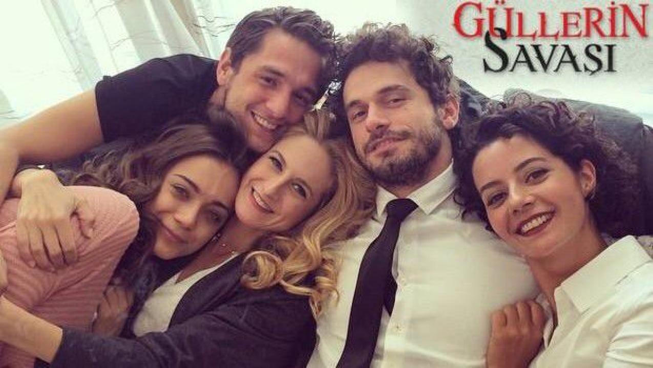 مسلسل حرب الورود مترجم