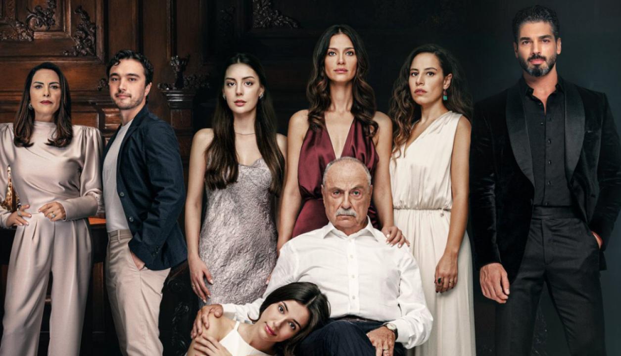 مسلسل التوت الاسود الجميل الموسم الاول مترجم