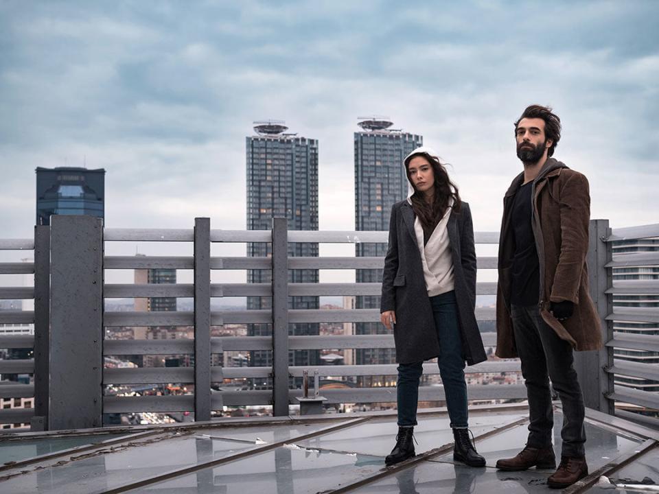 مسلسل القاع مترجم